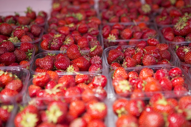 Free download strawberry berries ripe fresh free picture to be edited with GIMP free online image editor