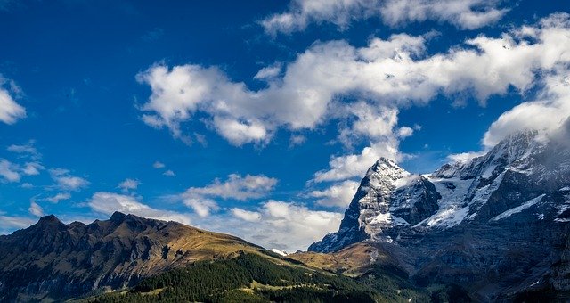 Descarga gratuita Paisaje de las montañas de Suiza: foto o imagen gratuitas para editar con el editor de imágenes en línea GIMP