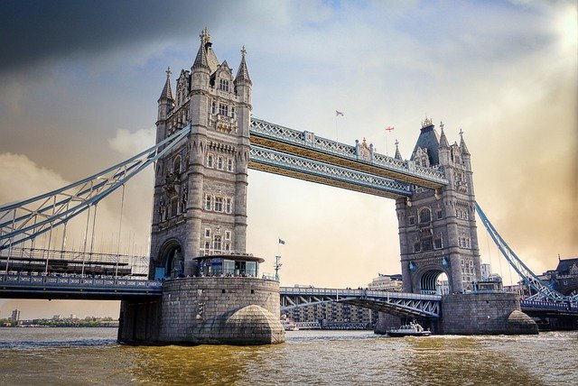 Free download tower bridge bridge river landmark free picture to be edited with GIMP free online image editor