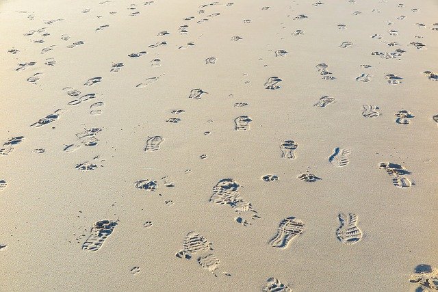 Бесплатно скачать Traces Beach Sand - бесплатную фотографию или картинку для редактирования с помощью онлайн-редактора изображений GIMP