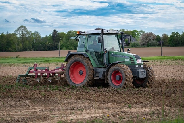 Free download tractor agricultural vehicle free picture to be edited with GIMP free online image editor