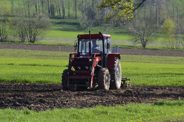 Free download tractor agriculture vehicle field free picture to be edited with GIMP free online image editor