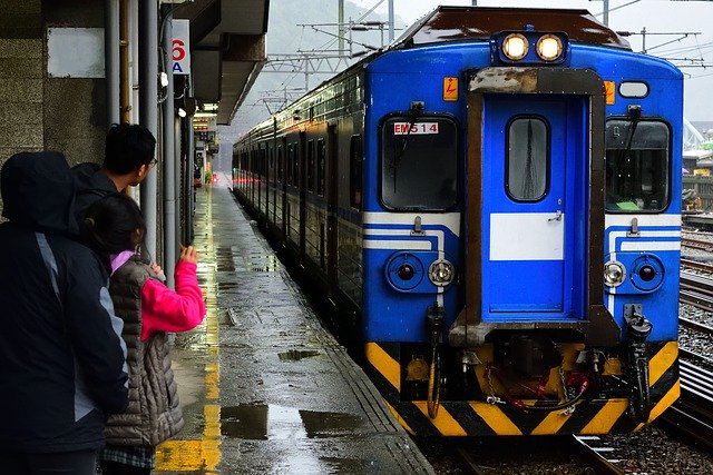 Muat turun percuma Transport Train Tram Itu - foto atau gambar percuma untuk diedit dengan editor imej dalam talian GIMP