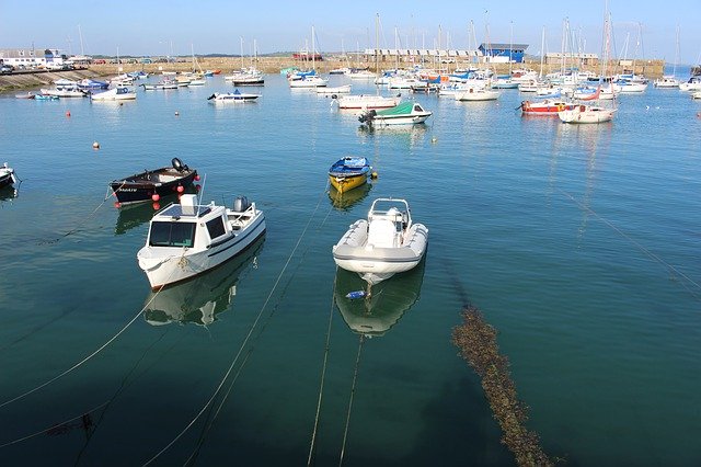 Descarga gratuita Two Boats Penzance Coast: foto o imagen gratuita para editar con el editor de imágenes en línea GIMP