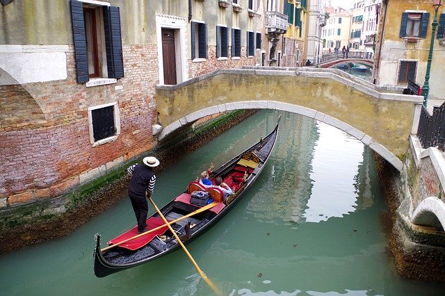 ดาวน์โหลดฟรี Venice Gondola Gondolier - รูปถ่ายหรือรูปภาพฟรีที่จะแก้ไขด้วยโปรแกรมแก้ไขรูปภาพออนไลน์ GIMP