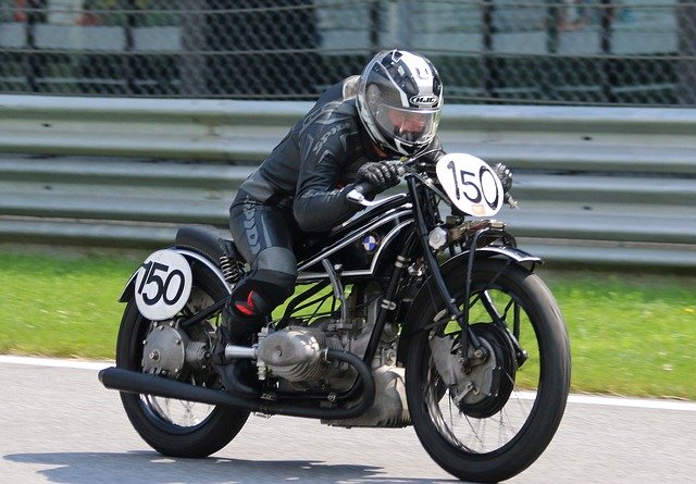 Téléchargement gratuit de Vintage Motorcycle Race Ariel The - photo ou image gratuite à éditer avec l'éditeur d'images en ligne GIMP