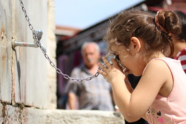 دانلود رایگان Water Tap Child - عکس یا تصویر رایگان برای ویرایش با ویرایشگر تصویر آنلاین GIMP