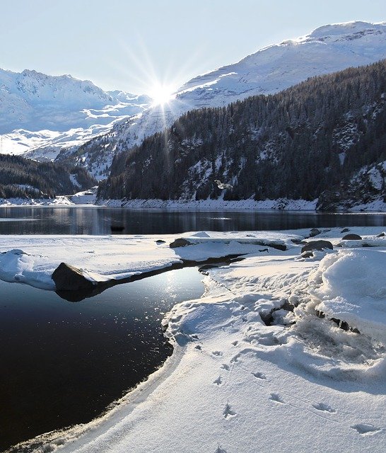 Descărcare gratuită Winter Mountain Snow - fotografie sau imagine gratuită pentru a fi editată cu editorul de imagini online GIMP