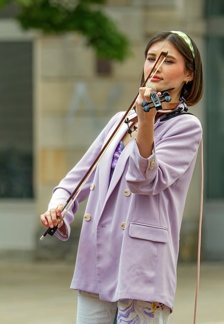 Free download woman young busker playing violin free picture to be edited with GIMP free online image editor