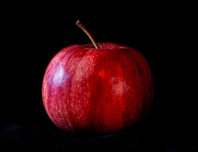 ดาวน์โหลดฟรี Apple Black Background Fruit - รูปถ่ายหรือรูปภาพฟรีที่จะแก้ไขด้วยโปรแกรมแก้ไขรูปภาพออนไลน์ GIMP