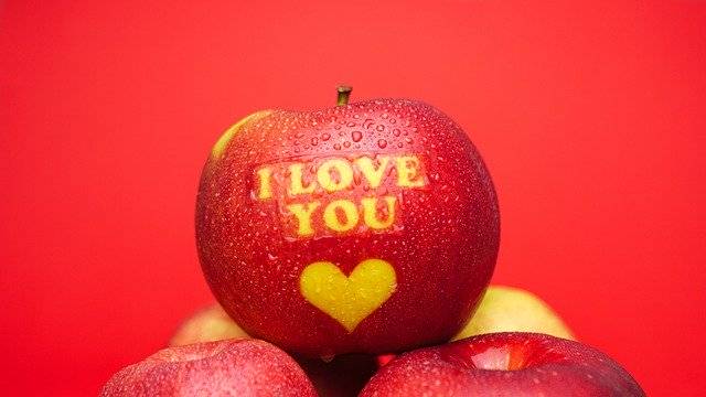 Tải xuống miễn phí hình ảnh trái tim apple khắc i love you được chỉnh sửa bằng trình chỉnh sửa hình ảnh trực tuyến miễn phí GIMP