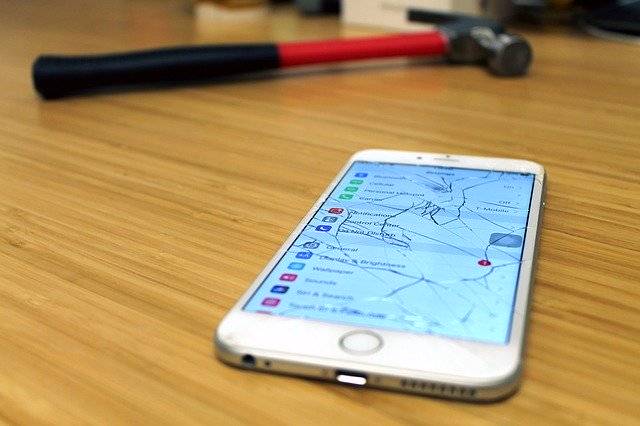 Unduh gratis Apple Iphone Broken - foto atau gambar gratis untuk diedit dengan editor gambar online GIMP