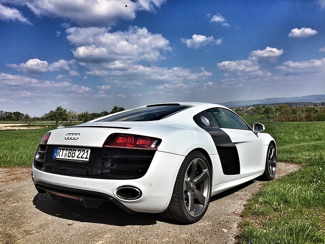 ดาวน์โหลดภาพกีฬาซุปเปอร์คาร์ audi r8 ฟรีเพื่อแก้ไขด้วย GIMP โปรแกรมแก้ไขรูปภาพออนไลน์ฟรี