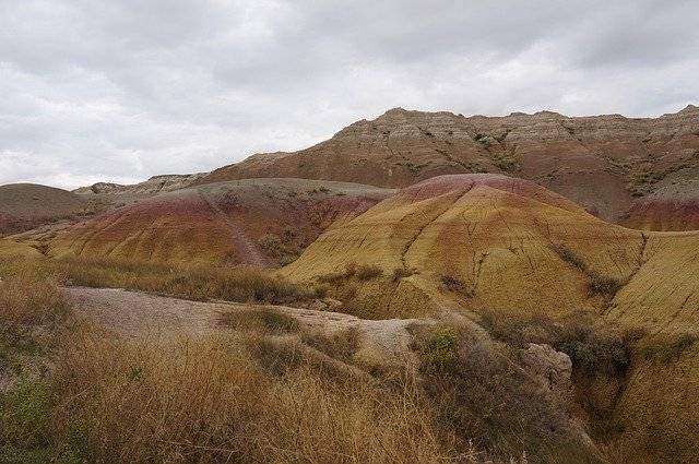 Gratis download Badlands Landscape Clouds - gratis gratis foto of afbeelding om te bewerken met GIMP online afbeeldingseditor