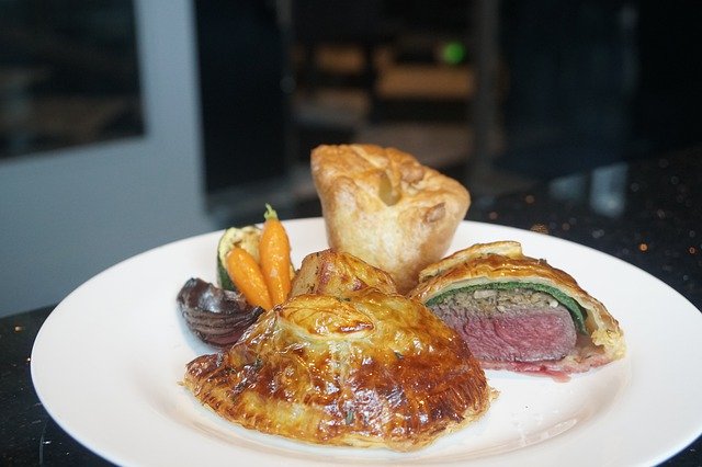 Unduh gratis Beef Wellington Dinner - foto atau gambar gratis untuk diedit dengan editor gambar online GIMP