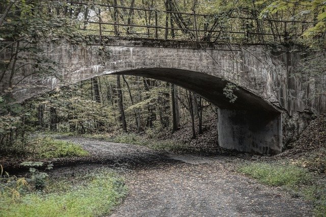 Scarica gratuitamente Bridge Dramatic Grunge Bike: foto o immagine gratuita da modificare con l'editor di immagini online GIMP