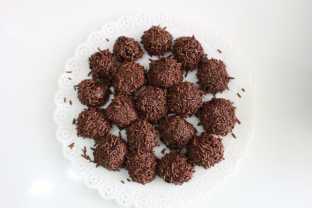 دانلود رایگان عکس دسر غذای شکلاتی brigadeiro برای ویرایش با ویرایشگر تصویر آنلاین رایگان GIMP