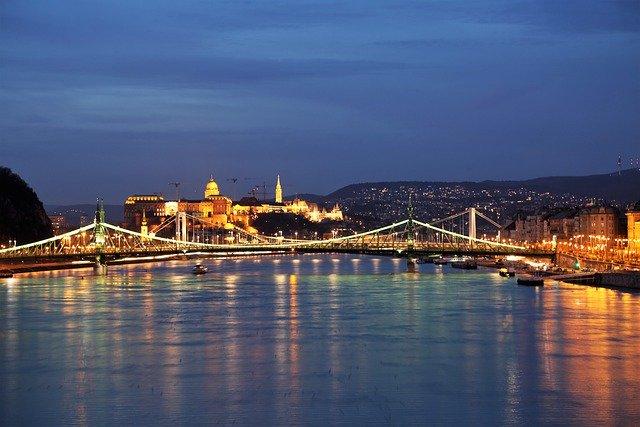 Free download budapest river bridge castle free picture to be edited with GIMP free online image editor