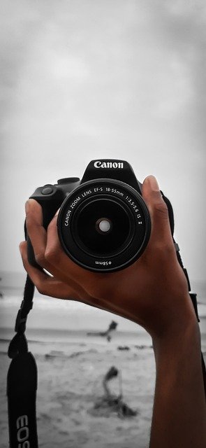 Free download camera canon hand photography free picture to be edited with GIMP free online image editor