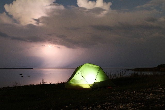 تنزيل مجاني Camp Tent Thunderstorm - صورة أو صورة مجانية يمكن تحريرها باستخدام محرر الصور عبر الإنترنت GIMP