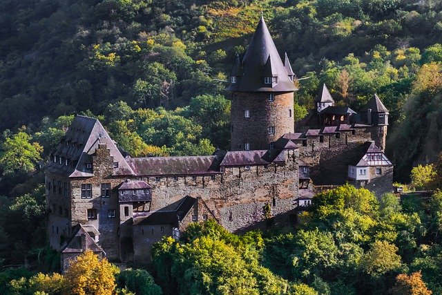 무료 다운로드 Castle Historical Architecture - GIMP 온라인 이미지 편집기로 편집할 수 있는 무료 사진 또는 그림