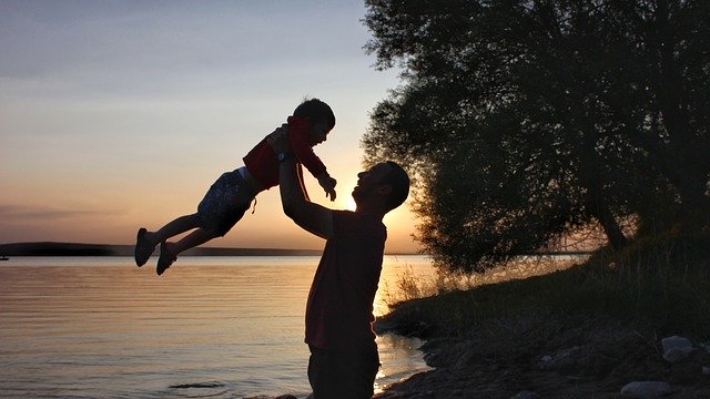 Скачать бесплатно Child Silhouette Family - бесплатную фотографию или картинку для редактирования в онлайн-редакторе GIMP