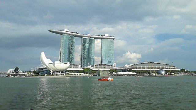 무료 다운로드 City View Lake Ship - 무료 사진 또는 GIMP 온라인 이미지 편집기로 편집할 사진