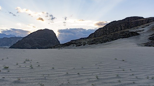 Libreng pag-download ng malamig na disyerto ng skardu mountains range ng libreng larawan na ie-edit gamit ang GIMP na libreng online na editor ng imahe