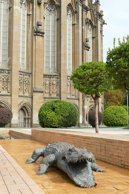 Téléchargement gratuit Crocodile Image Statue - photo ou image gratuite à éditer avec l'éditeur d'images en ligne GIMP