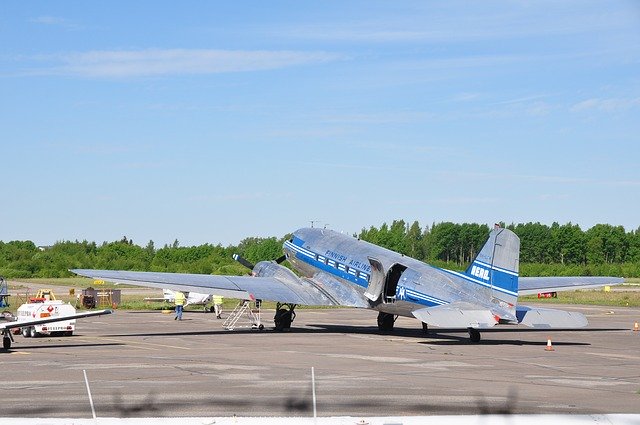 Free download dc3 malmi finland aircraft free picture to be edited with GIMP free online image editor