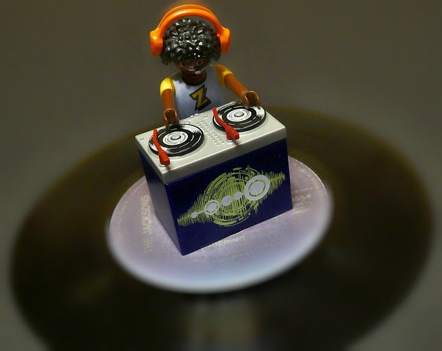 Free download dj disc jockey vinyl records figure free picture to be edited with GIMP free online image editor