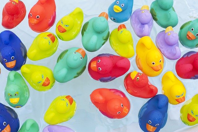 ดาวน์โหลดฟรี Ducks Toys Water - ภาพถ่ายหรือรูปภาพฟรีที่จะแก้ไขด้วยโปรแกรมแก้ไขรูปภาพออนไลน์ GIMP