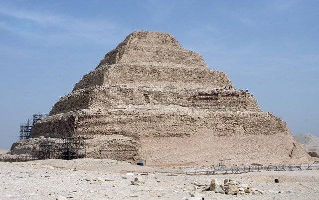 Kostenloser Download Ägypten Saqqarah Pyramid - kostenloses Foto oder Bild zur Bearbeitung mit GIMP Online-Bildbearbeitung