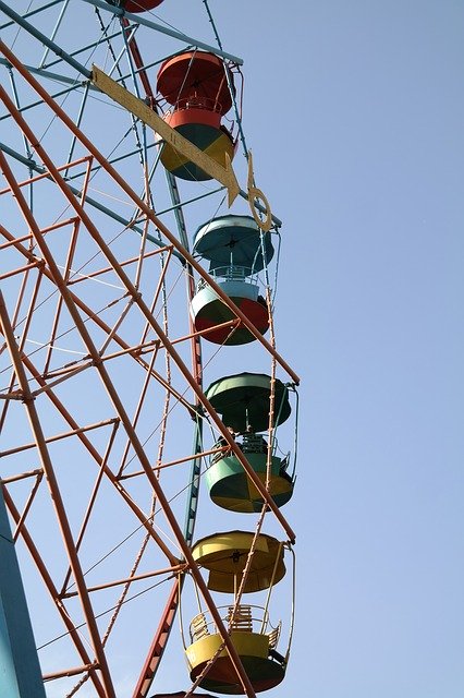 Téléchargement gratuit Ferris Wheel Hustle And Bustle - photo ou image gratuite à éditer avec l'éditeur d'images en ligne GIMP