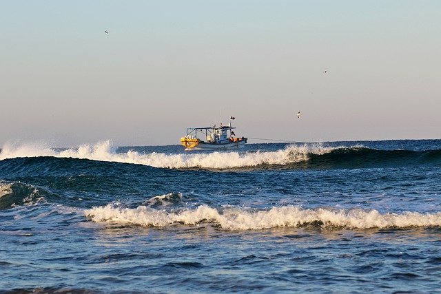 Libreng download fishing boat sea waves fishing libreng larawan na ie-edit gamit ang GIMP free online image editor