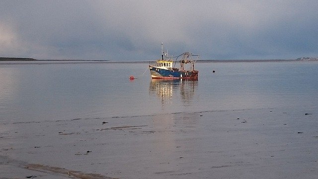 Téléchargement gratuit de bateau de pêche Swale Estuary Calm - photo ou image gratuite à éditer avec l'éditeur d'images en ligne GIMP