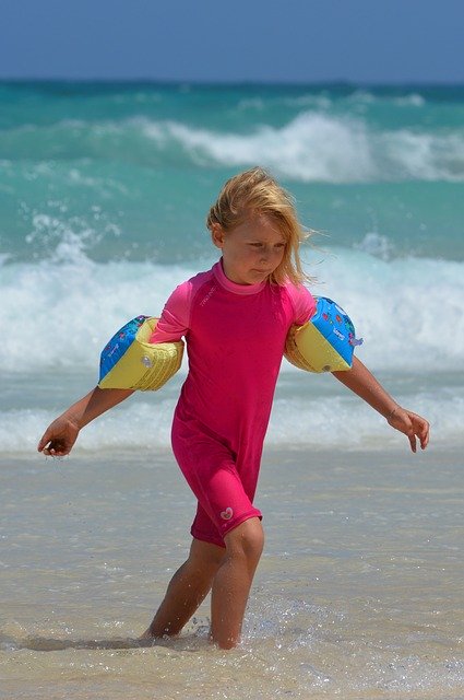 Muat turun percuma girl beach sea armbands uv suit gambar percuma untuk diedit dengan GIMP editor imej dalam talian percuma