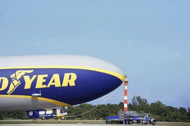 ດາວ​ໂຫຼດ​ຟຣີ Goodyear Blimp Ground Anchored - ຮູບ​ພາບ​ຟຣີ​ຫຼື​ຮູບ​ພາບ​ທີ່​ຈະ​ໄດ້​ຮັບ​ການ​ແກ້​ໄຂ​ກັບ GIMP ອອນ​ໄລ​ນ​໌​ບັນ​ນາ​ທິ​ການ​ຮູບ​ພາບ