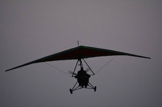 Unduh gratis Hang Glider Sky Grey - foto atau gambar gratis untuk diedit dengan editor gambar online GIMP