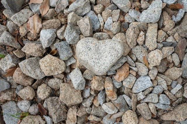 Bezpłatne pobieranie Love Rocks Heart - darmowe zdjęcie lub obraz do edycji za pomocą internetowego edytora obrazów GIMP