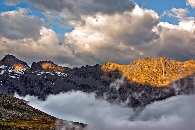 Scarica gratis l'immagine gratuita delle montagne della catena montuosa delle alpi dell'alba da modificare con l'editor di immagini online gratuito di GIMP