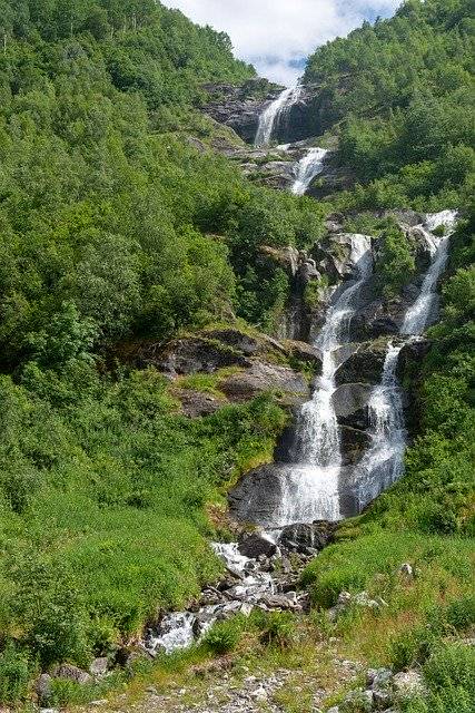 Muat turun percuma Mountains Waterfall Nature - foto atau gambar percuma untuk diedit dengan editor imej dalam talian GIMP