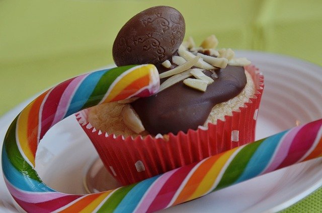 Бесплатная загрузка Muffin Chocolate Almonds - бесплатная фотография или изображение для редактирования с помощью онлайн-редактора изображений GIMP