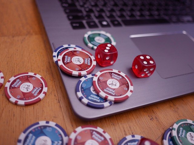Hình nền Chip Poker Năng động Trong Roulette 3d Một Hình Minh Họa Tuyệt đẹp  Trên Nền Mã Thông Báo Sòng Bạc, Bàn Casino, Bàn Poker, Cò Quay Background  Vector để tải