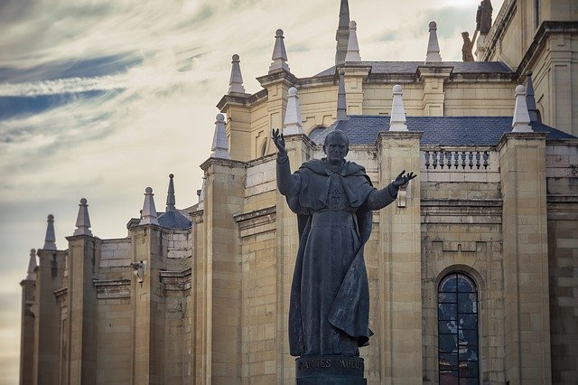 Free download pope john paul ii statue church free picture to be edited with GIMP free online image editor