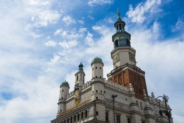 ดาวน์โหลดฟรี Poznan The Town Hall Poland - รูปถ่ายหรือรูปภาพฟรีที่จะแก้ไขด้วยโปรแกรมแก้ไขรูปภาพออนไลน์ GIMP