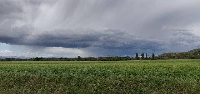 ดาวน์โหลดฟรี Rain Cloud Field - ภาพถ่ายหรือรูปภาพฟรีที่จะแก้ไขด้วยโปรแกรมแก้ไขรูปภาพออนไลน์ GIMP