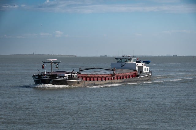 Kostenloser Download von Riverboat Ship Barge Ship, kostenloses Bild zur Bearbeitung mit dem kostenlosen Online-Bildeditor GIMP