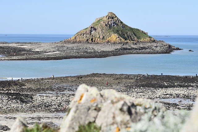 Free download rocher du verdelet coast sea free picture to be edited with GIMP free online image editor