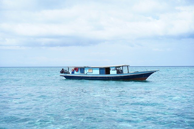 تنزيل Sea Boat Landscape - صورة مجانية أو صورة لتحريرها باستخدام محرر الصور عبر الإنترنت GIMP